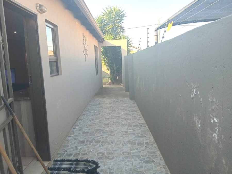 4 Bedroom Property for Sale in Windmill Park Gauteng