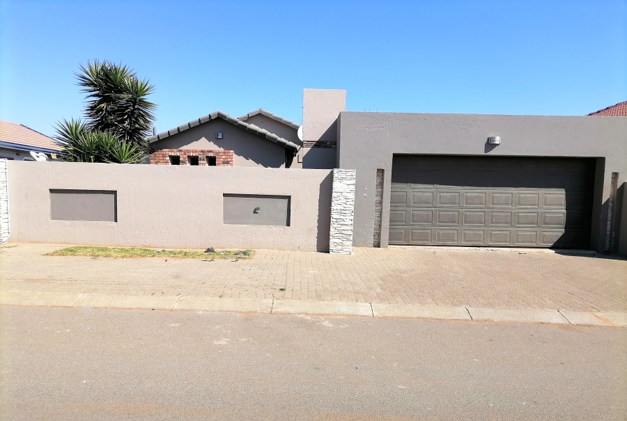 4 Bedroom Property for Sale in Windmill Park Gauteng
