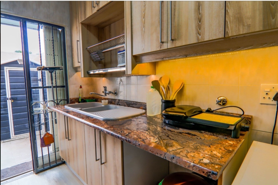 3 Bedroom Property for Sale in Die Hoewes Gauteng