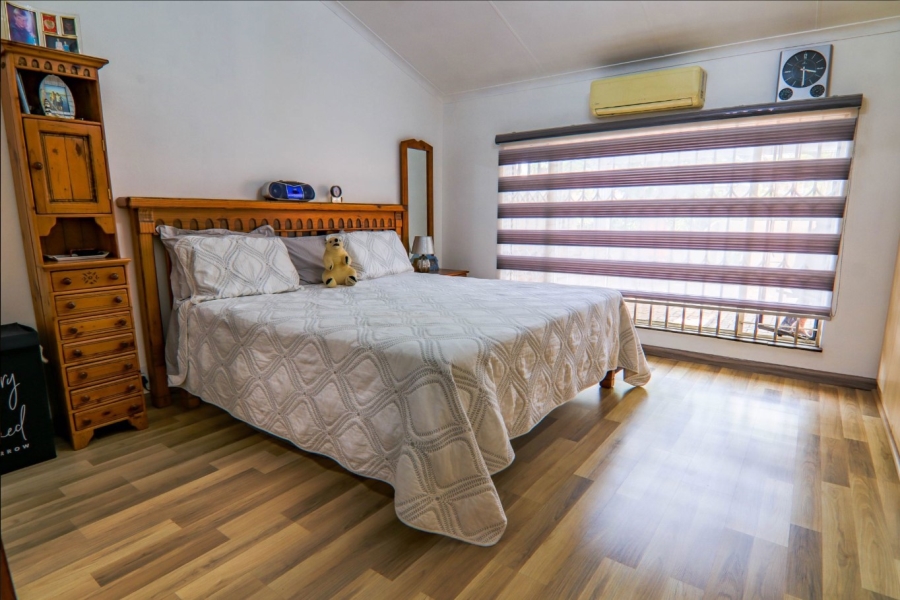 3 Bedroom Property for Sale in Die Hoewes Gauteng