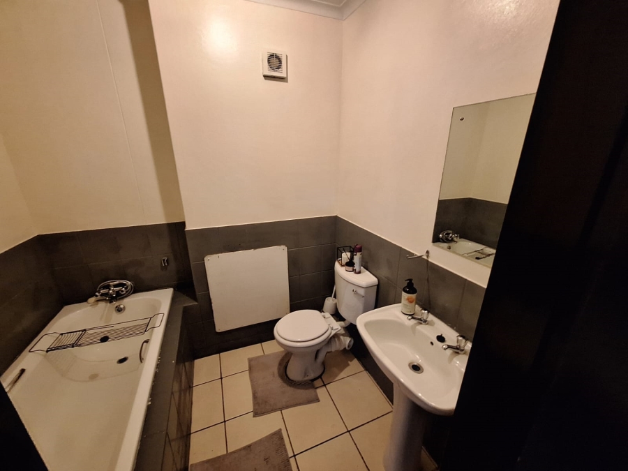 2 Bedroom Property for Sale in Zwartkop Gauteng