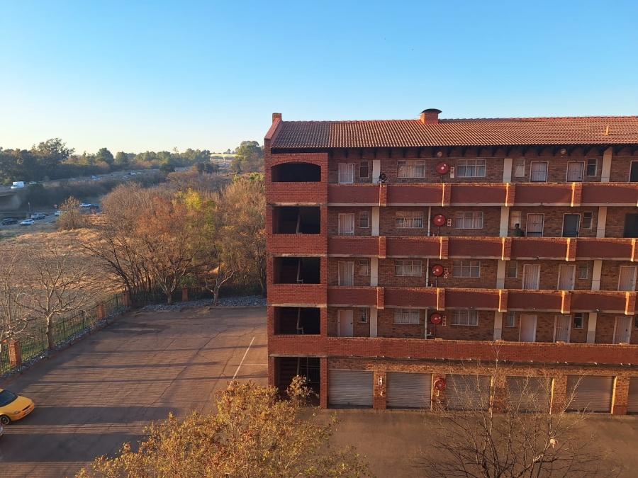 2 Bedroom Property for Sale in Zwartkop Gauteng
