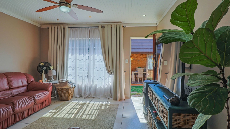 2 Bedroom Property for Sale in Pierre Van Ryneveld Gauteng