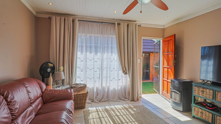 2 Bedroom Property for Sale in Pierre Van Ryneveld Gauteng