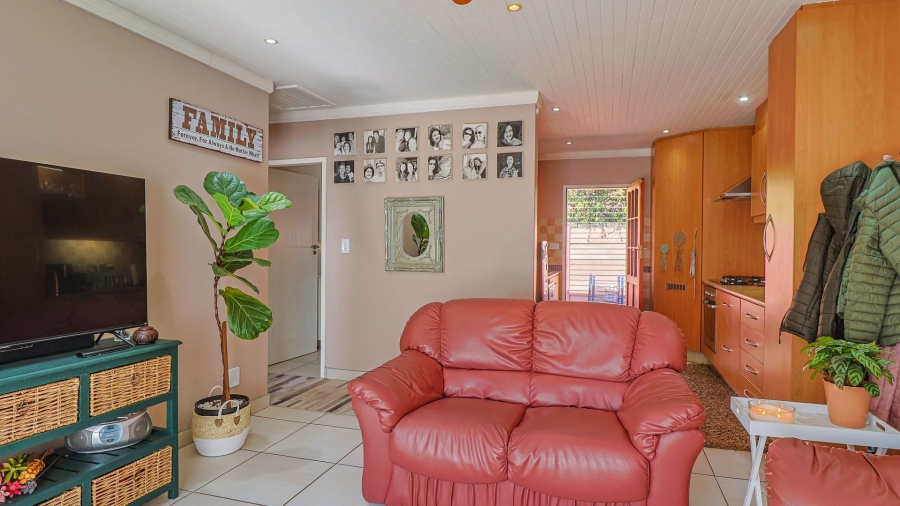 2 Bedroom Property for Sale in Pierre Van Ryneveld Gauteng
