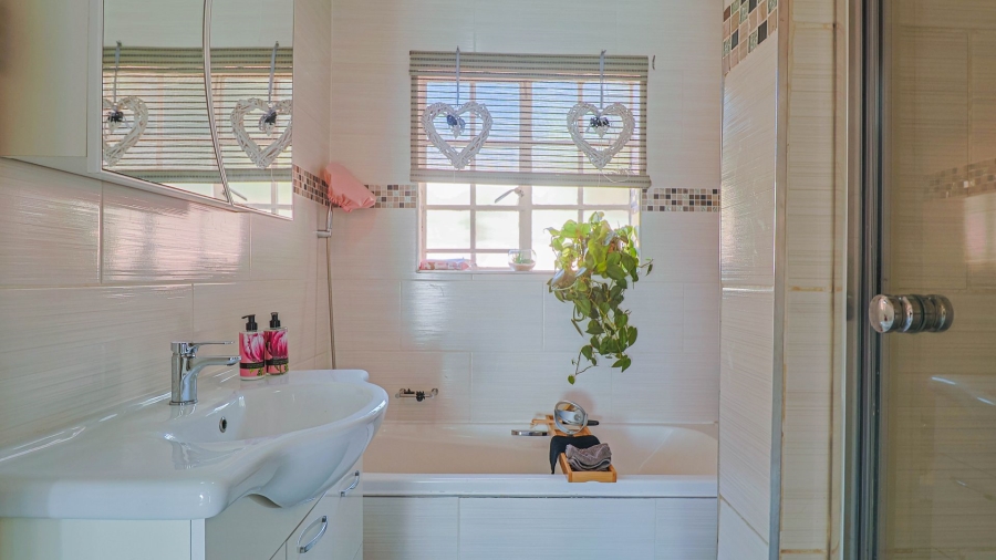 2 Bedroom Property for Sale in Pierre Van Ryneveld Gauteng