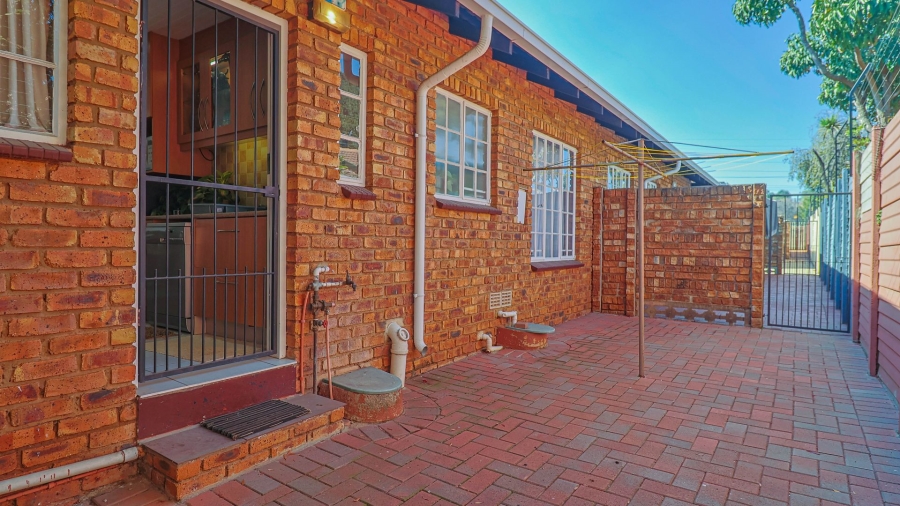 2 Bedroom Property for Sale in Pierre Van Ryneveld Gauteng