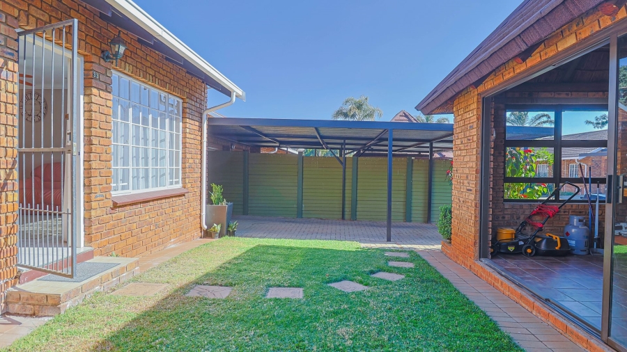 2 Bedroom Property for Sale in Pierre Van Ryneveld Gauteng