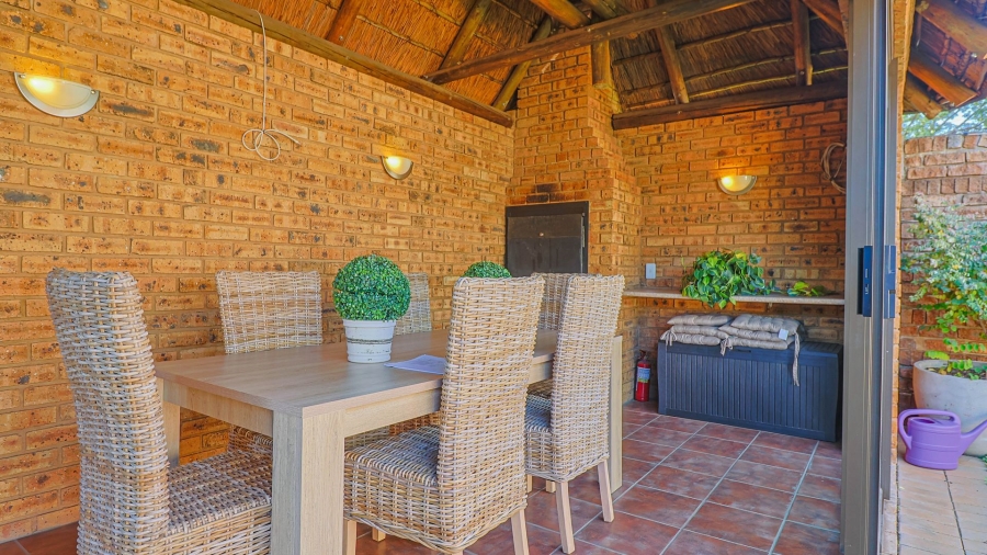 2 Bedroom Property for Sale in Pierre Van Ryneveld Gauteng