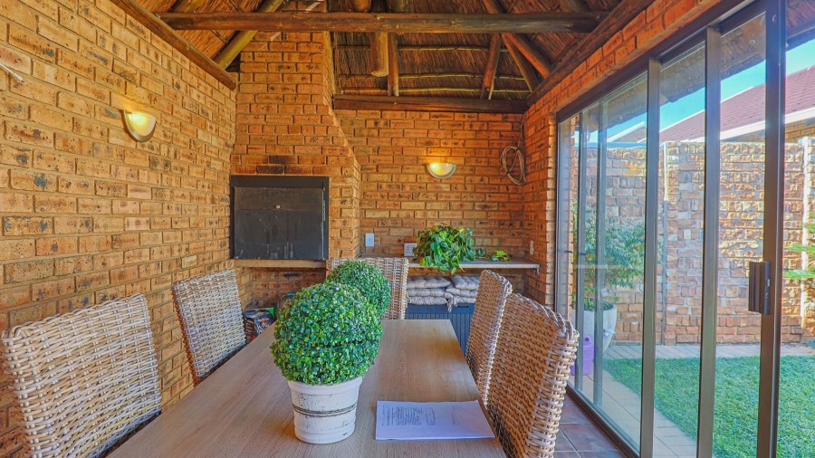 2 Bedroom Property for Sale in Pierre Van Ryneveld Gauteng