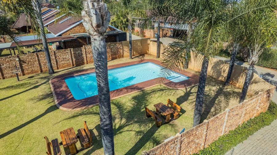 2 Bedroom Property for Sale in Pierre Van Ryneveld Gauteng