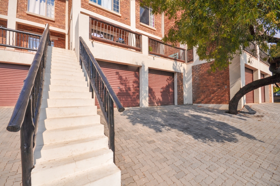 2 Bedroom Property for Sale in La Montagne Gauteng