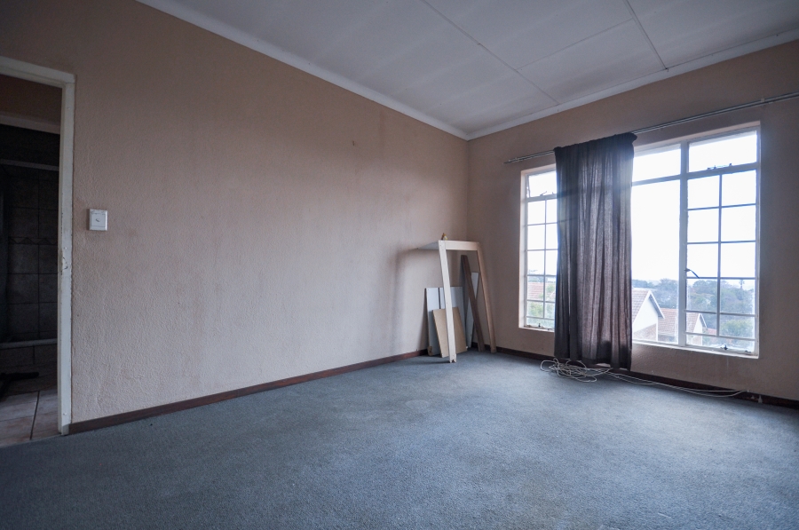2 Bedroom Property for Sale in La Montagne Gauteng