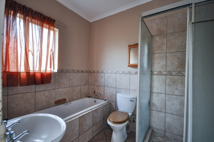 2 Bedroom Property for Sale in La Montagne Gauteng
