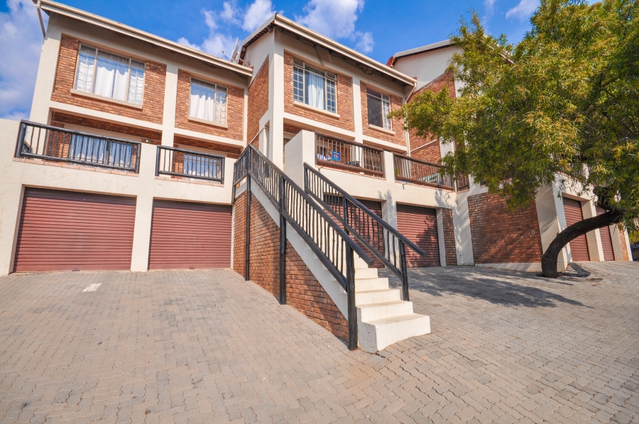 2 Bedroom Property for Sale in La Montagne Gauteng