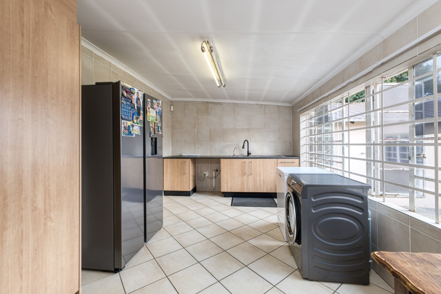 3 Bedroom Property for Sale in Fontainebleau Gauteng