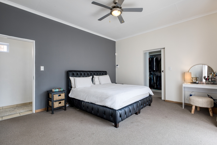 3 Bedroom Property for Sale in Fontainebleau Gauteng