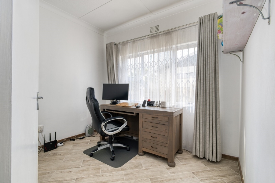 3 Bedroom Property for Sale in Fontainebleau Gauteng