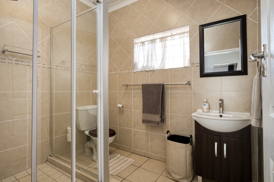 3 Bedroom Property for Sale in Fontainebleau Gauteng