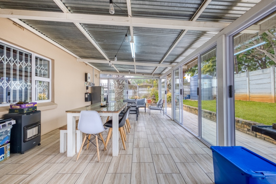 3 Bedroom Property for Sale in Fontainebleau Gauteng