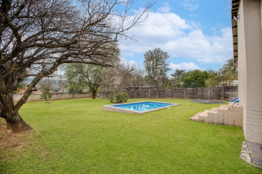 3 Bedroom Property for Sale in Fontainebleau Gauteng