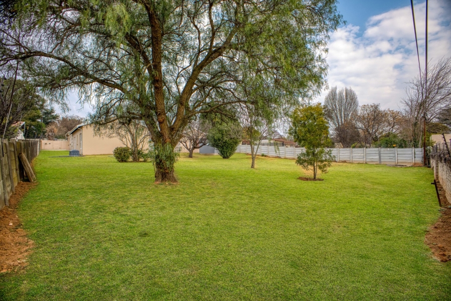 3 Bedroom Property for Sale in Fontainebleau Gauteng