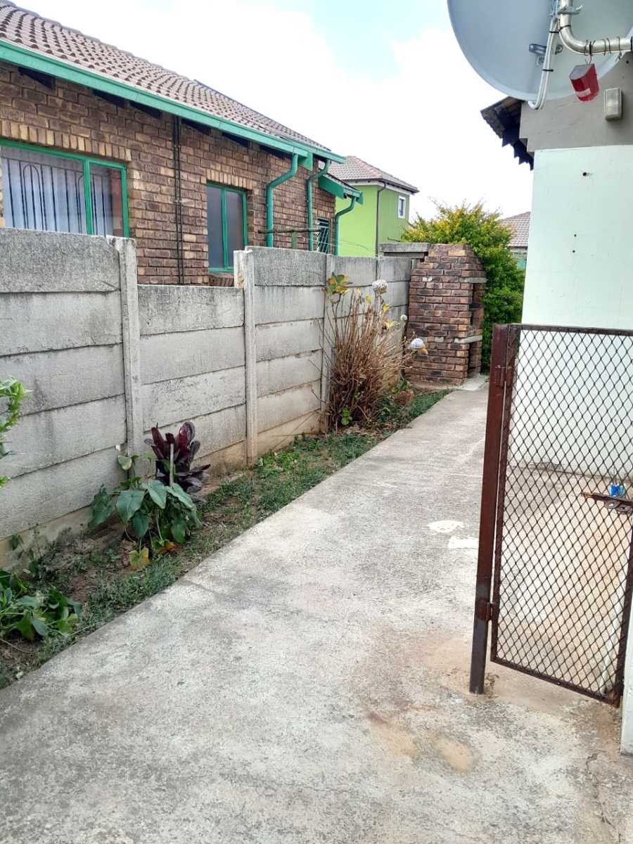 3 Bedroom Property for Sale in Daveyton Gauteng