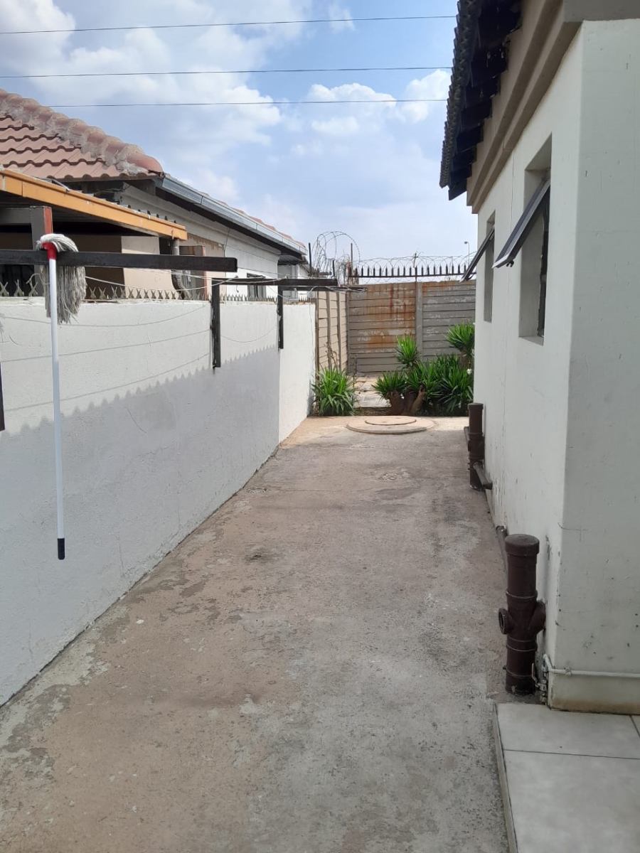 3 Bedroom Property for Sale in Daveyton Gauteng