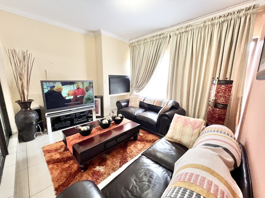 To Let 4 Bedroom Property for Rent in Stone Ridge Gauteng
