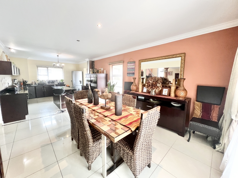 To Let 4 Bedroom Property for Rent in Stone Ridge Gauteng