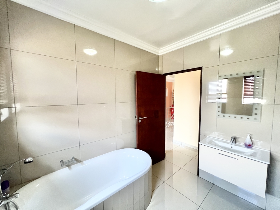 To Let 4 Bedroom Property for Rent in Stone Ridge Gauteng