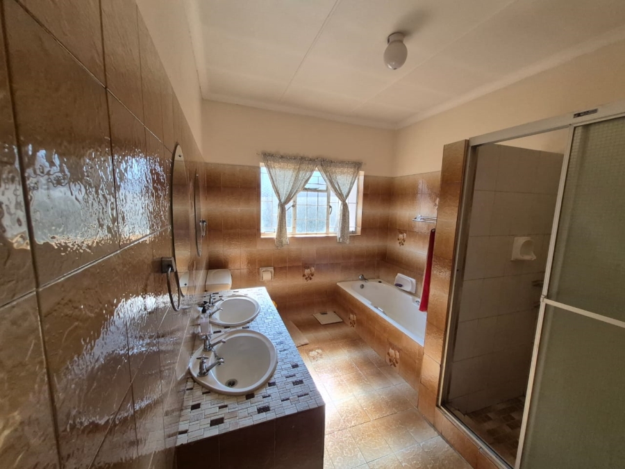 3 Bedroom Property for Sale in Villieria Gauteng