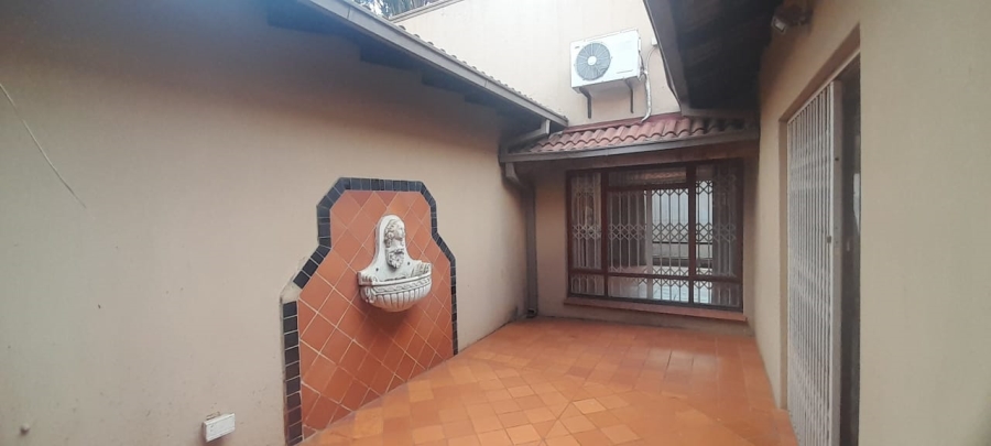 To Let 4 Bedroom Property for Rent in Waterkloof Gauteng