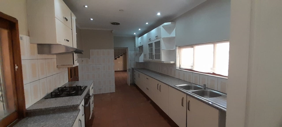 To Let 4 Bedroom Property for Rent in Waterkloof Gauteng