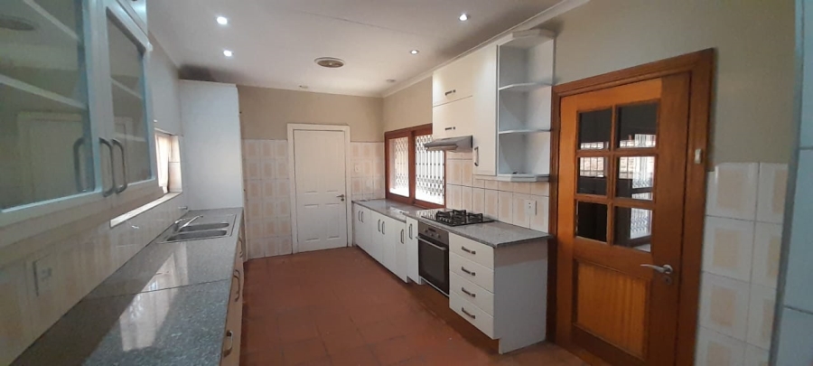 To Let 4 Bedroom Property for Rent in Waterkloof Gauteng