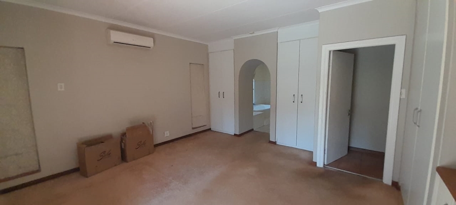 To Let 4 Bedroom Property for Rent in Waterkloof Gauteng