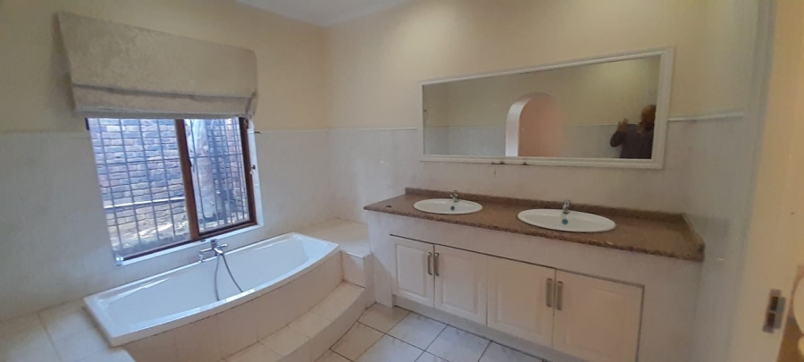 To Let 4 Bedroom Property for Rent in Waterkloof Gauteng