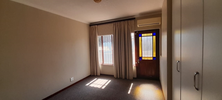 To Let 4 Bedroom Property for Rent in Waterkloof Gauteng