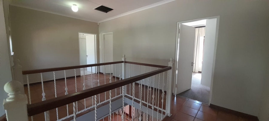 To Let 4 Bedroom Property for Rent in Waterkloof Gauteng