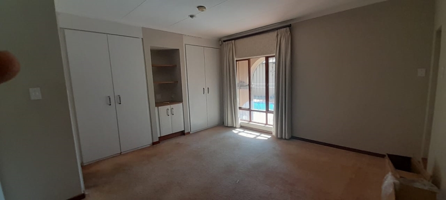 To Let 4 Bedroom Property for Rent in Waterkloof Gauteng