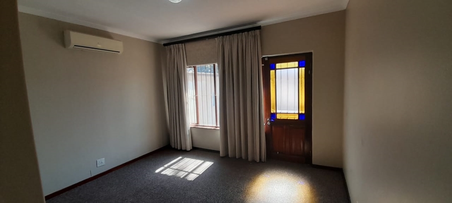 To Let 4 Bedroom Property for Rent in Waterkloof Gauteng