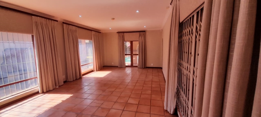 To Let 4 Bedroom Property for Rent in Waterkloof Gauteng