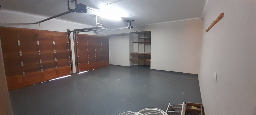 To Let 4 Bedroom Property for Rent in Waterkloof Gauteng
