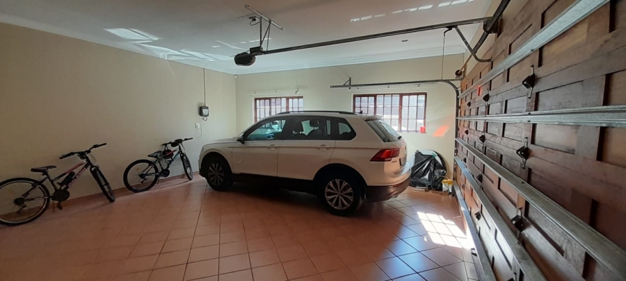 To Let 5 Bedroom Property for Rent in Waterkloof Ridge Gauteng