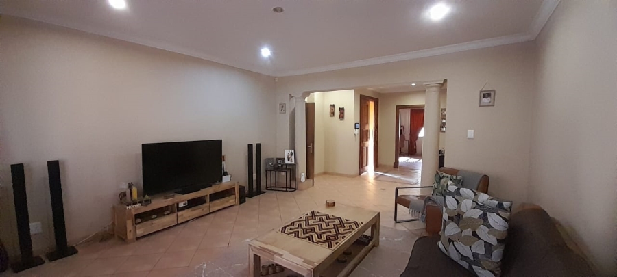 To Let 5 Bedroom Property for Rent in Waterkloof Ridge Gauteng