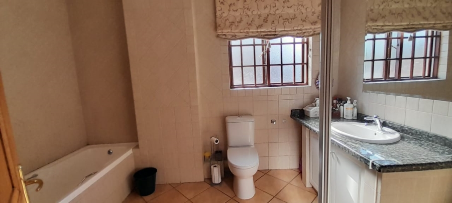 To Let 5 Bedroom Property for Rent in Waterkloof Ridge Gauteng