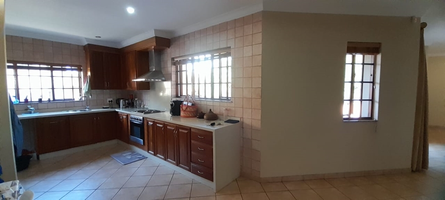 To Let 5 Bedroom Property for Rent in Waterkloof Ridge Gauteng