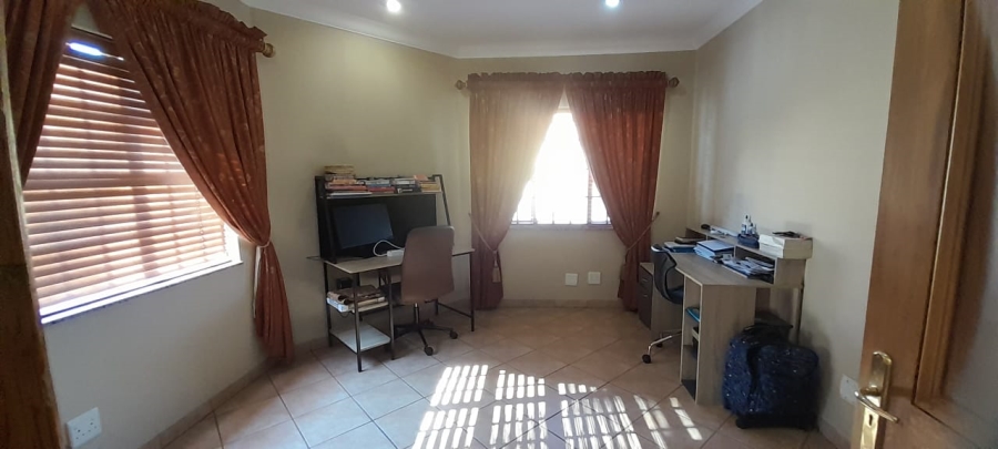 To Let 5 Bedroom Property for Rent in Waterkloof Ridge Gauteng