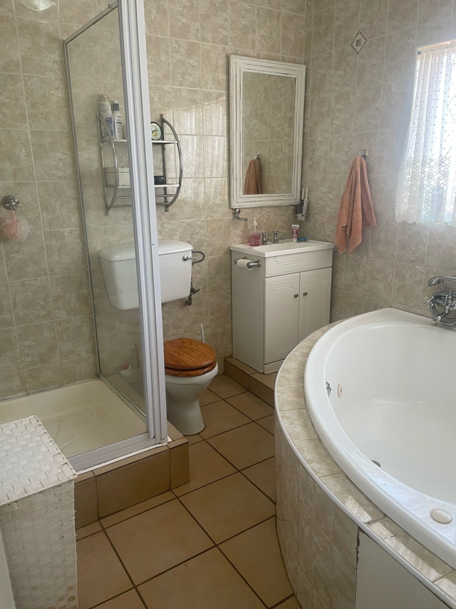 4 Bedroom Property for Sale in Kenmare Gauteng