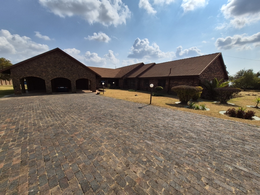 To Let 5 Bedroom Property for Rent in Randjesfontein A H Gauteng